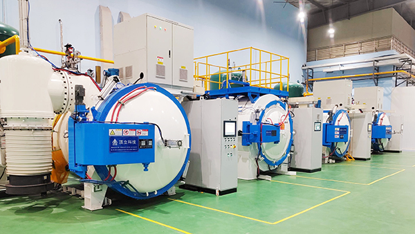 真空热处理生产线.jpg 真空热处理生产线.jpg